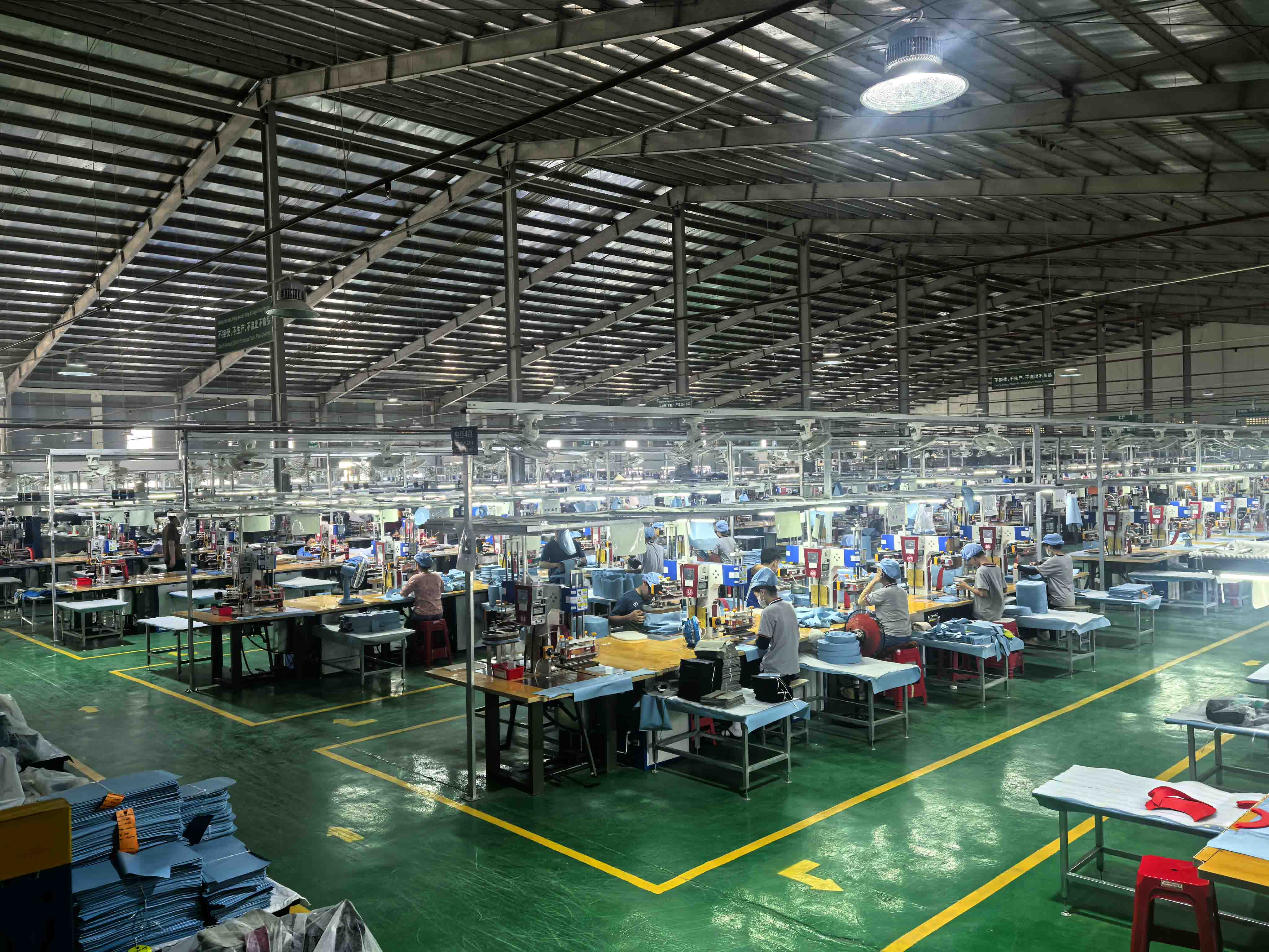 Vietnam Soft Cooler Factory: Sealocks produktionslinje i Ho Chi Minh City