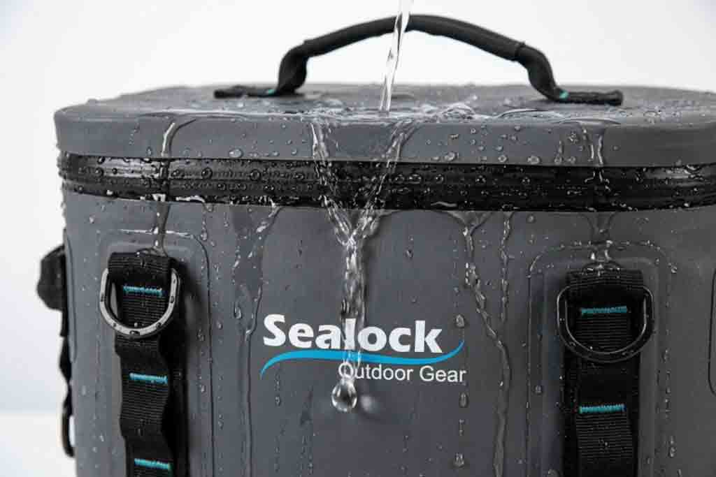 waterproof cooler tote welded seam and sealing zipper shedding water